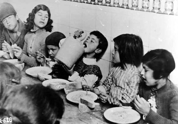 Unidentified children during the Spanish Civil War: Archives of Ontario © Queen’s Printer for Ontario
