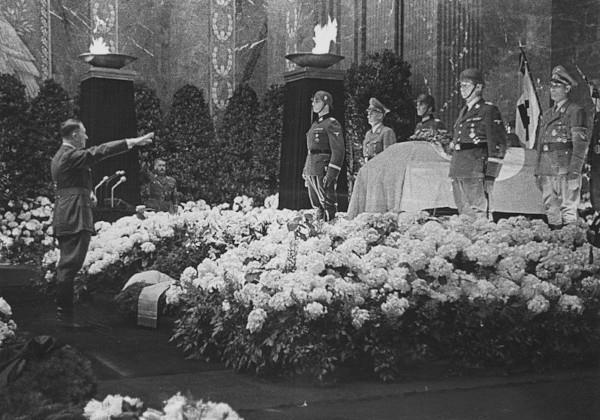 Funeral ceremonies in honour of Reinhard Heydrich. Adolf Hitler pays tribute to the deceased