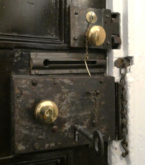 10 Scotland Street locks