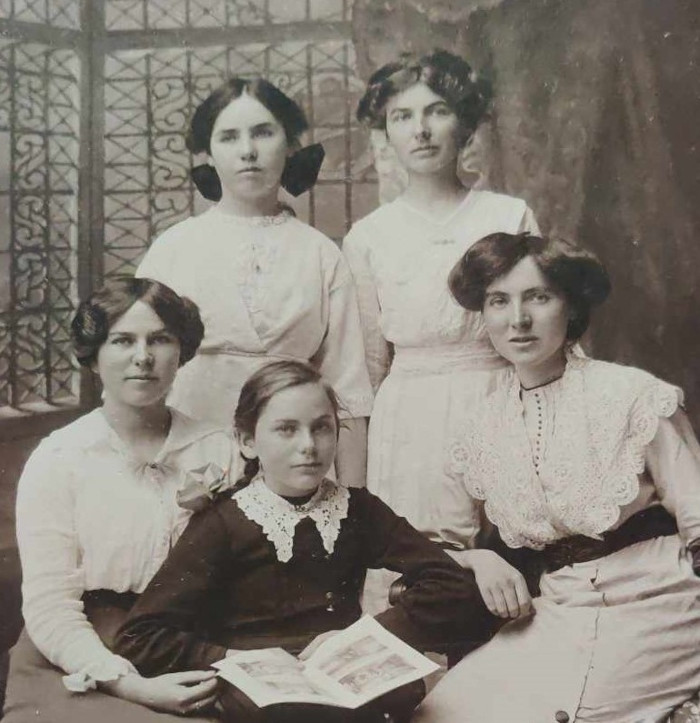 The Keith sisters from Thurso shortly before the outbreak of war © Flora Johnston