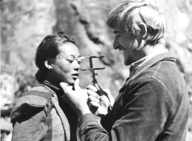 Bruno Beger measuring a Tibetan woman's head while posing as a dentist