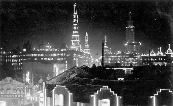 Nanking Rd, Shanghai, at night