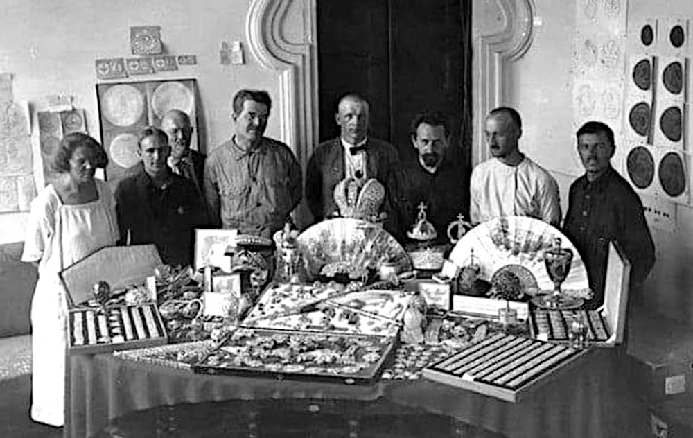 Employees of the State Administration for Precious Metals and Stones (Gokhran) with jewels of the Russian crown